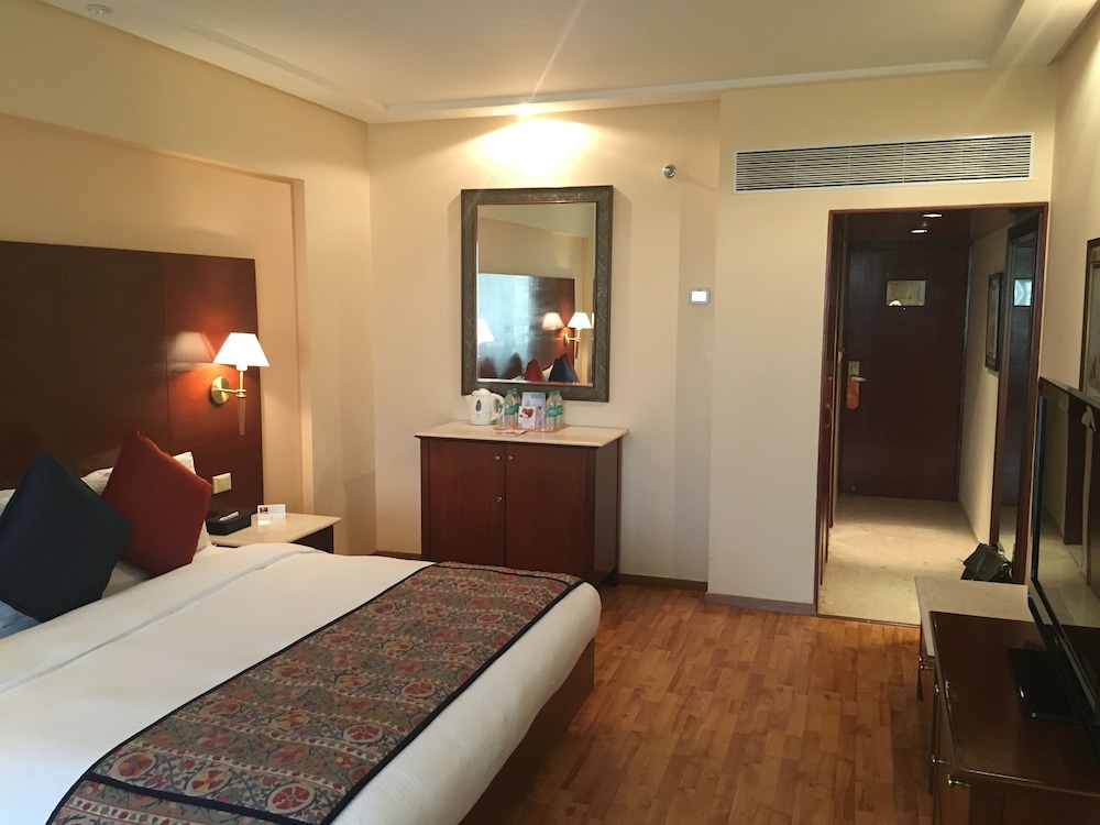 THE LALIT MUMBAI 14/67