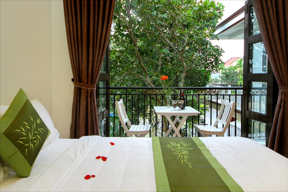 BLUE LAKE HOMESTAY 33/56