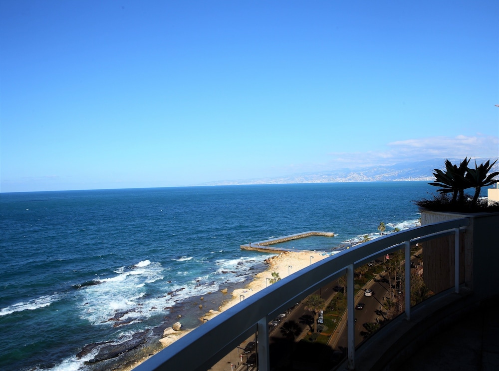 Lahoya Suites 40/50