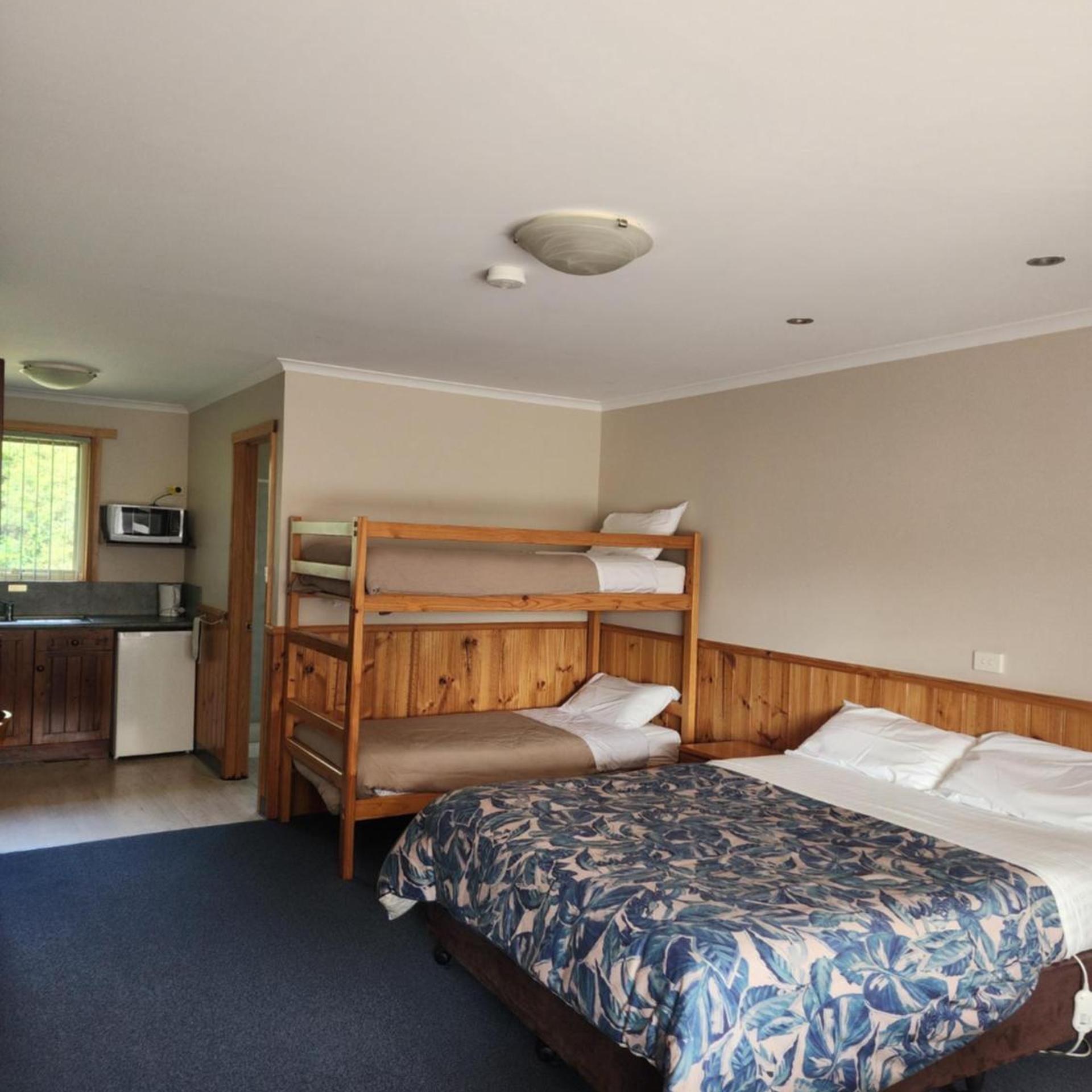 KENTISH HILLS RETREAT 6/21