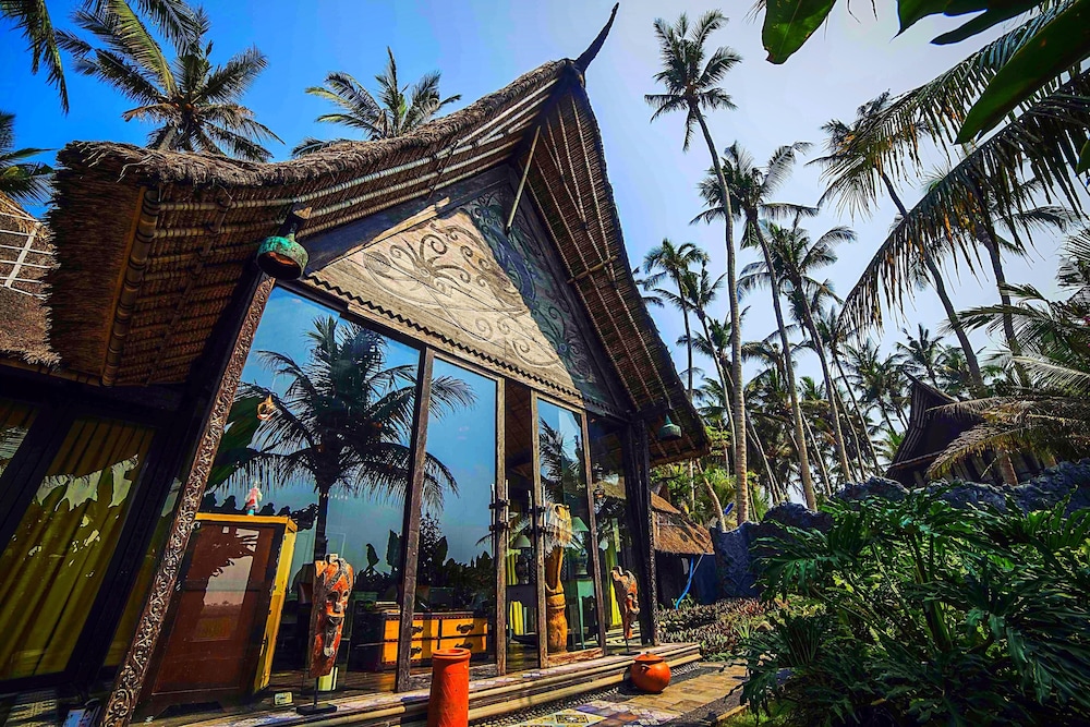 Absolute Beachfront Romantic Villa Laut 2/30