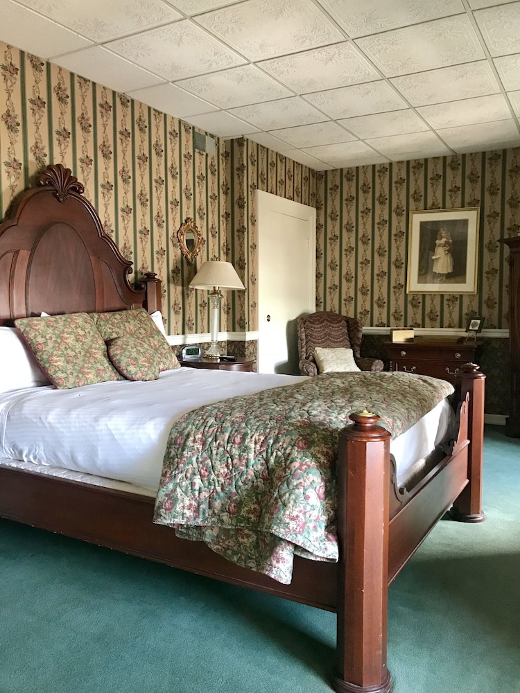 Waynebrook Inn Est 1865 17/73