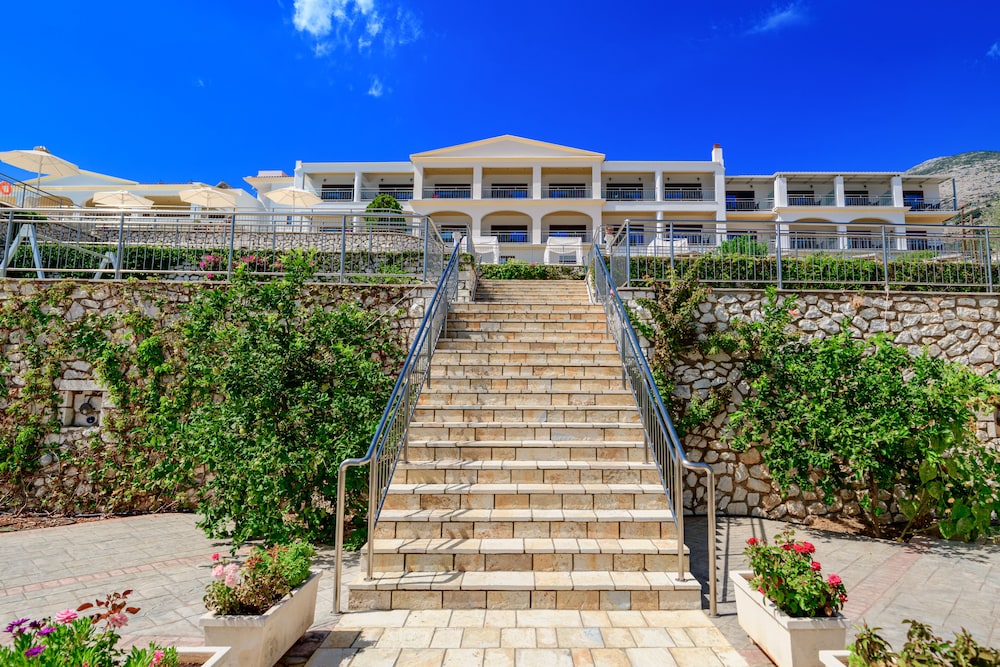 Odyssey Hotel 5/50