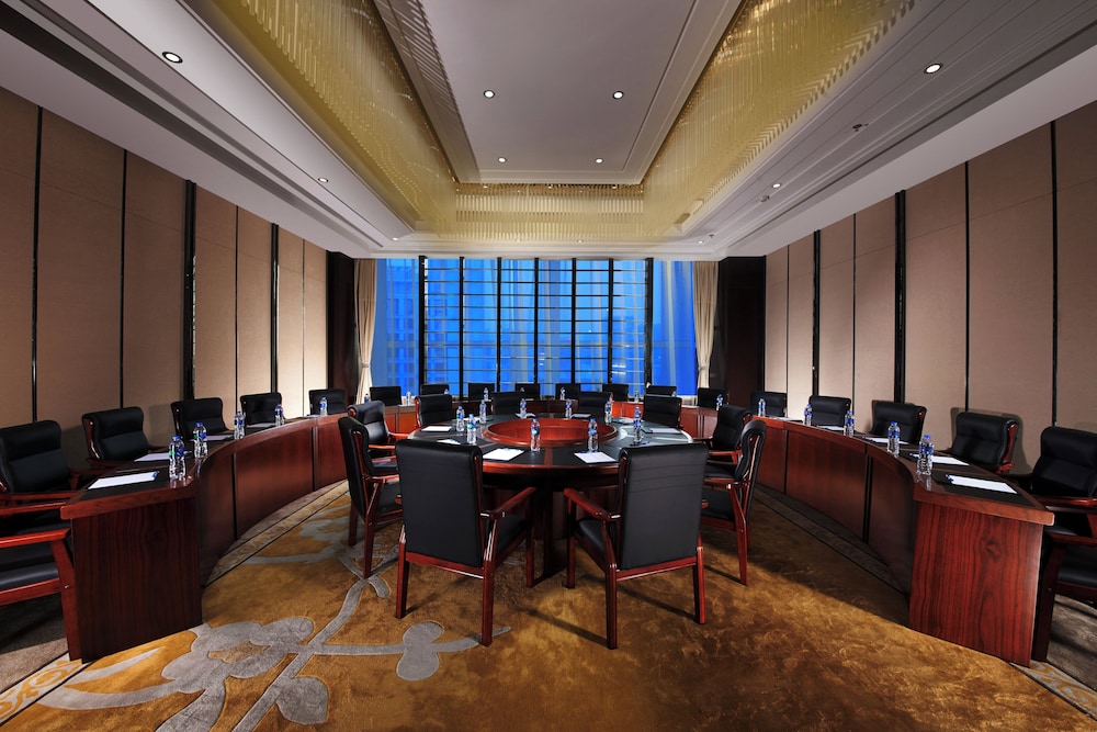 Holiday Inn Express Luoyang City Center 62/72
