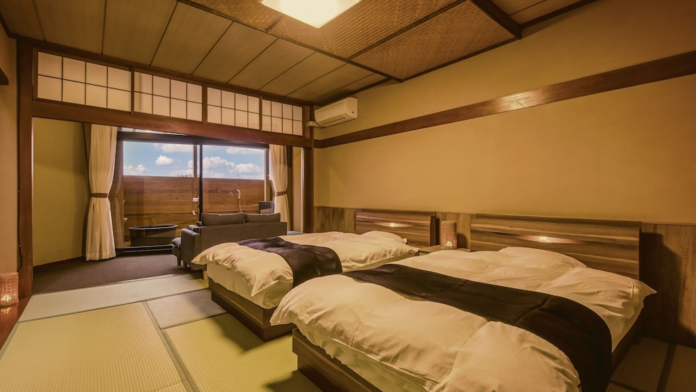 JAPANESE, MODERN, SUPERIOR, TWIN BEDS, MURPHY BED, OUTDOOR BATH, TATAMI
