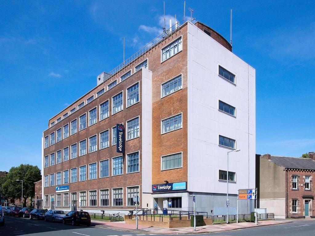 Travelodge Carlisle Central 1/14