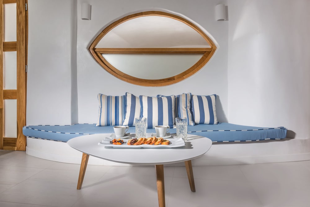 Elite Luxury Suites 50/50
