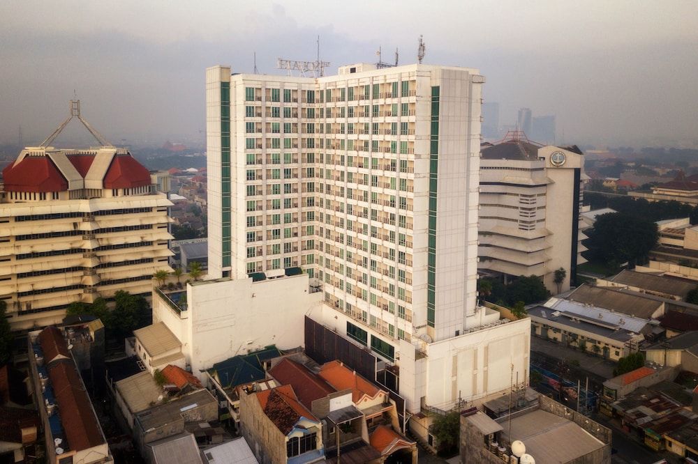 The Square Surabaya 4/68