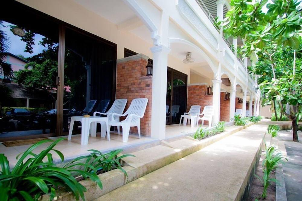 Baan Pron Phateep 12/50