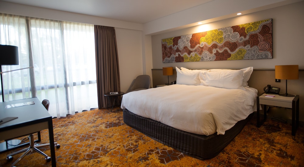 Crowne Plaza Alice Springs Lasseters 16/57