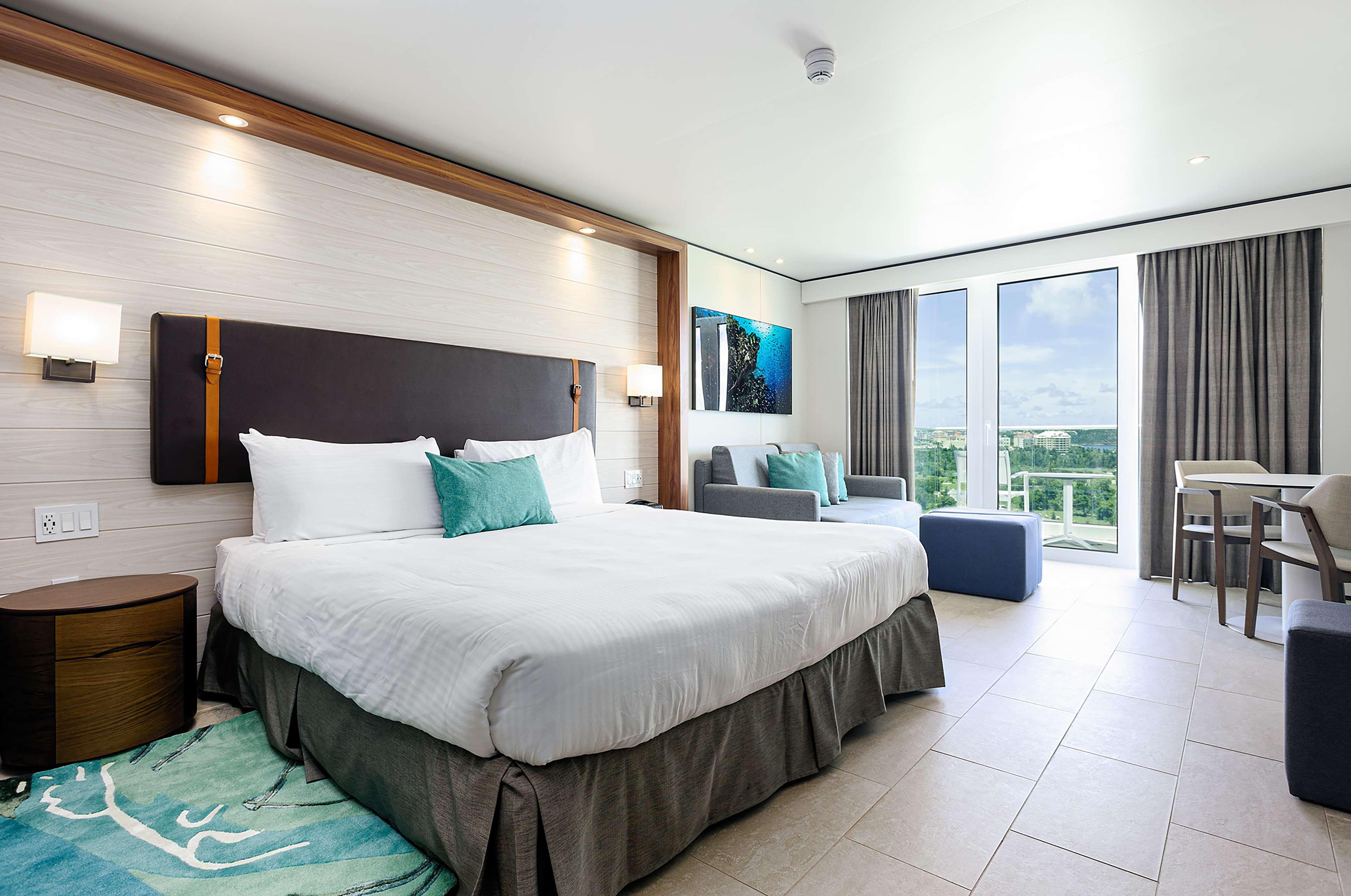 Signature, King Bed, Island View