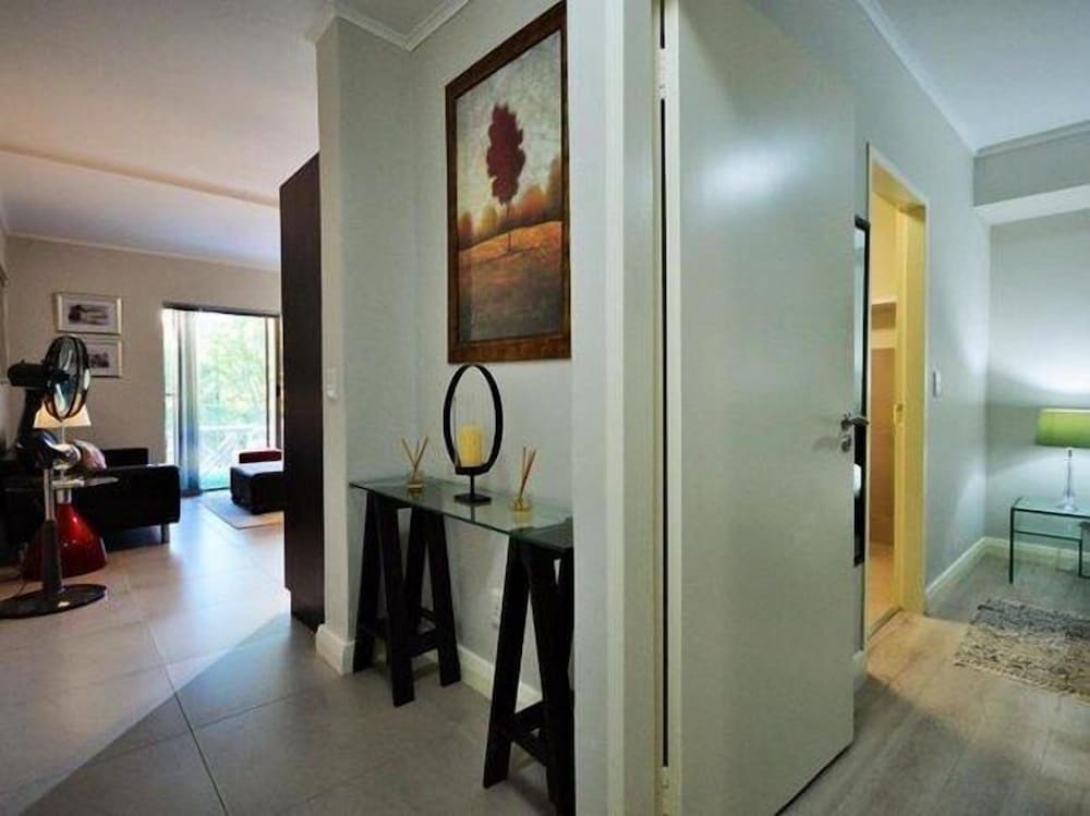 Century City Boutique Apartments 4/50