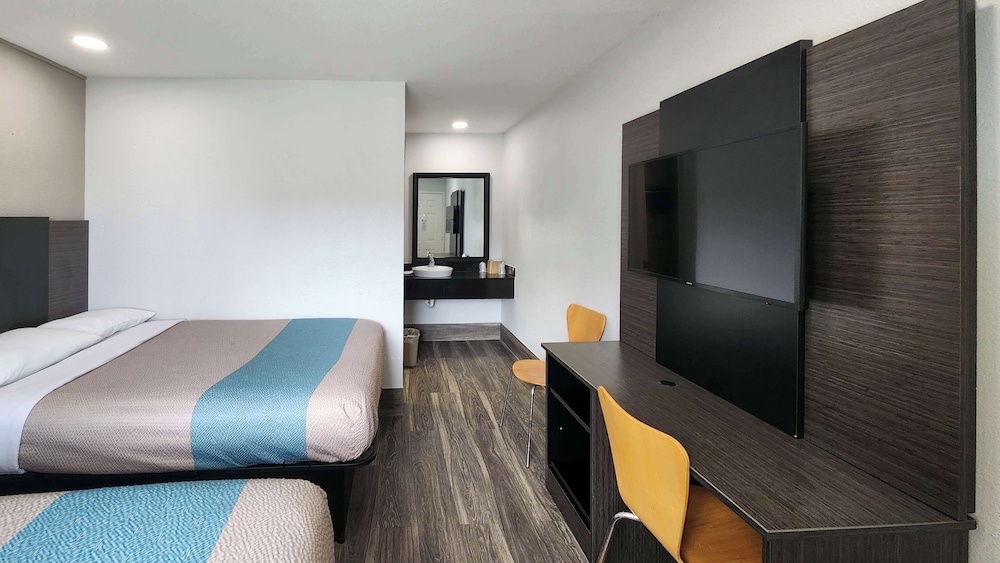 Standard, 2 Double Beds
