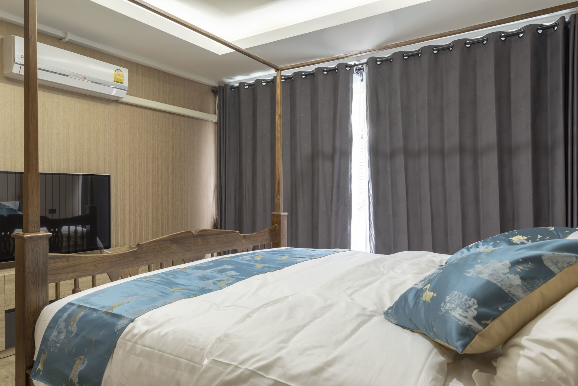 DELUXE, DOUBLE BED, BALCONY