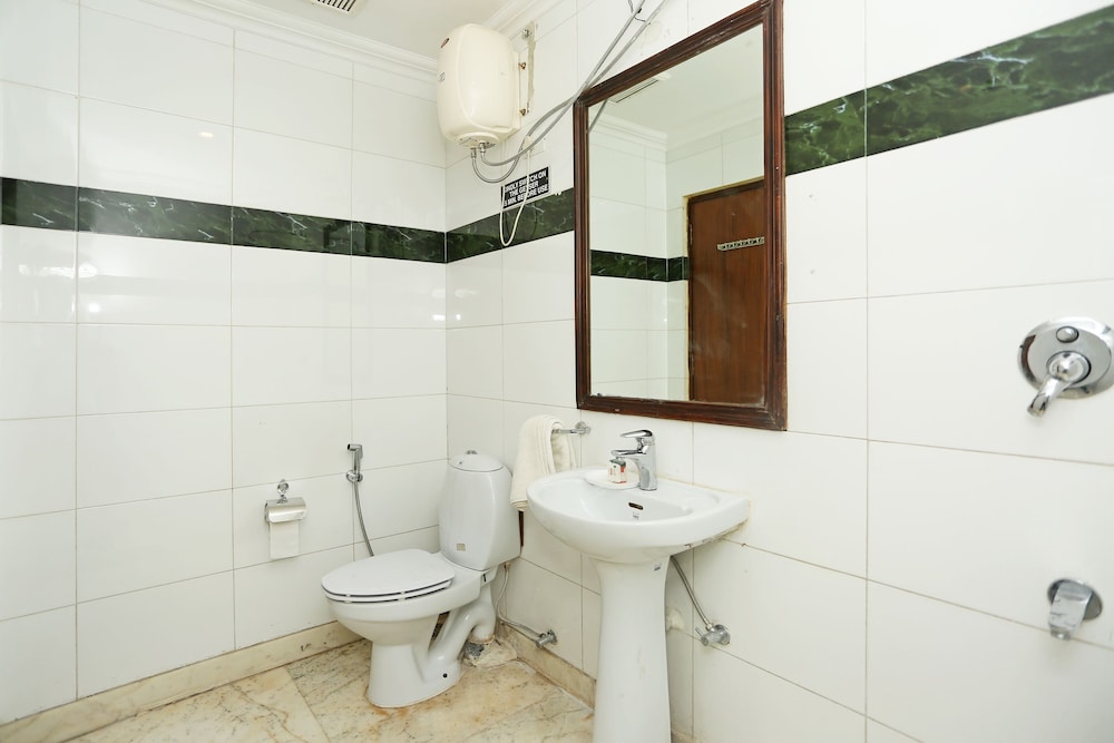 Oyo 11451 Hotel Auston 16/16