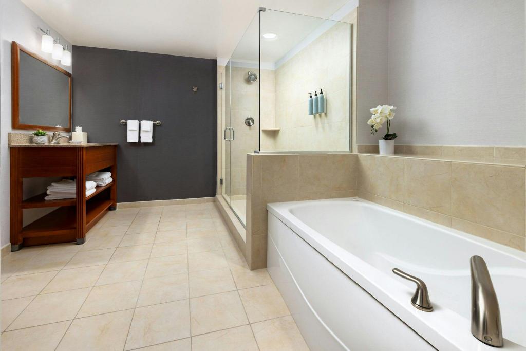 1 Bedroom, Specialty, Suite, King Bed, Ocean View, Sofa, Bathtub, High Floor, Courtyard by Marriott Atlantic City Beach Block 4/4