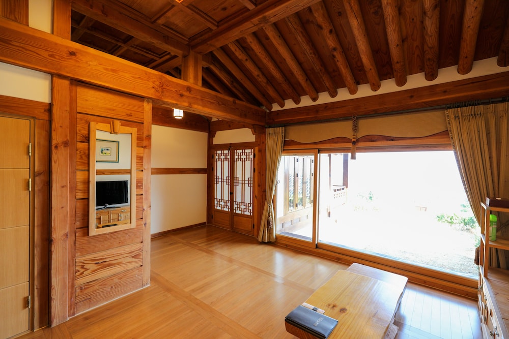 Hanok Hotel Odongjae 23/43