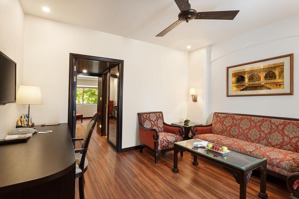 La Place Sarovar Portico Lucknow 30/55