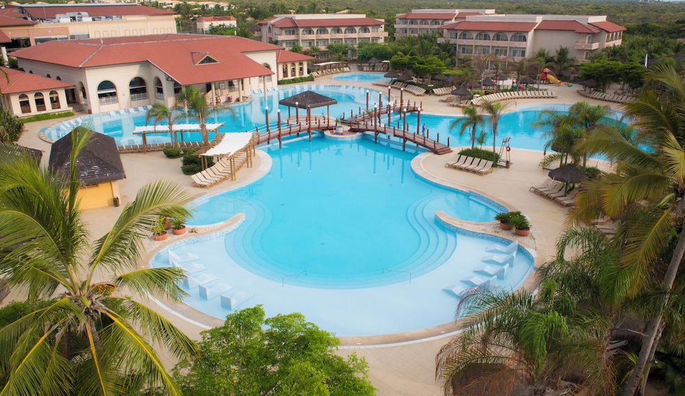 The Signature Level at Grand Palladium Imbassaí Resort & Spa 40/44