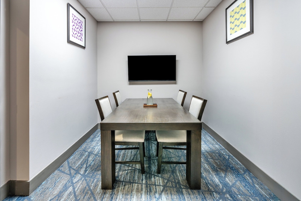 Holiday Inn Express Hotel And Suites Denver North Thornton 60/69