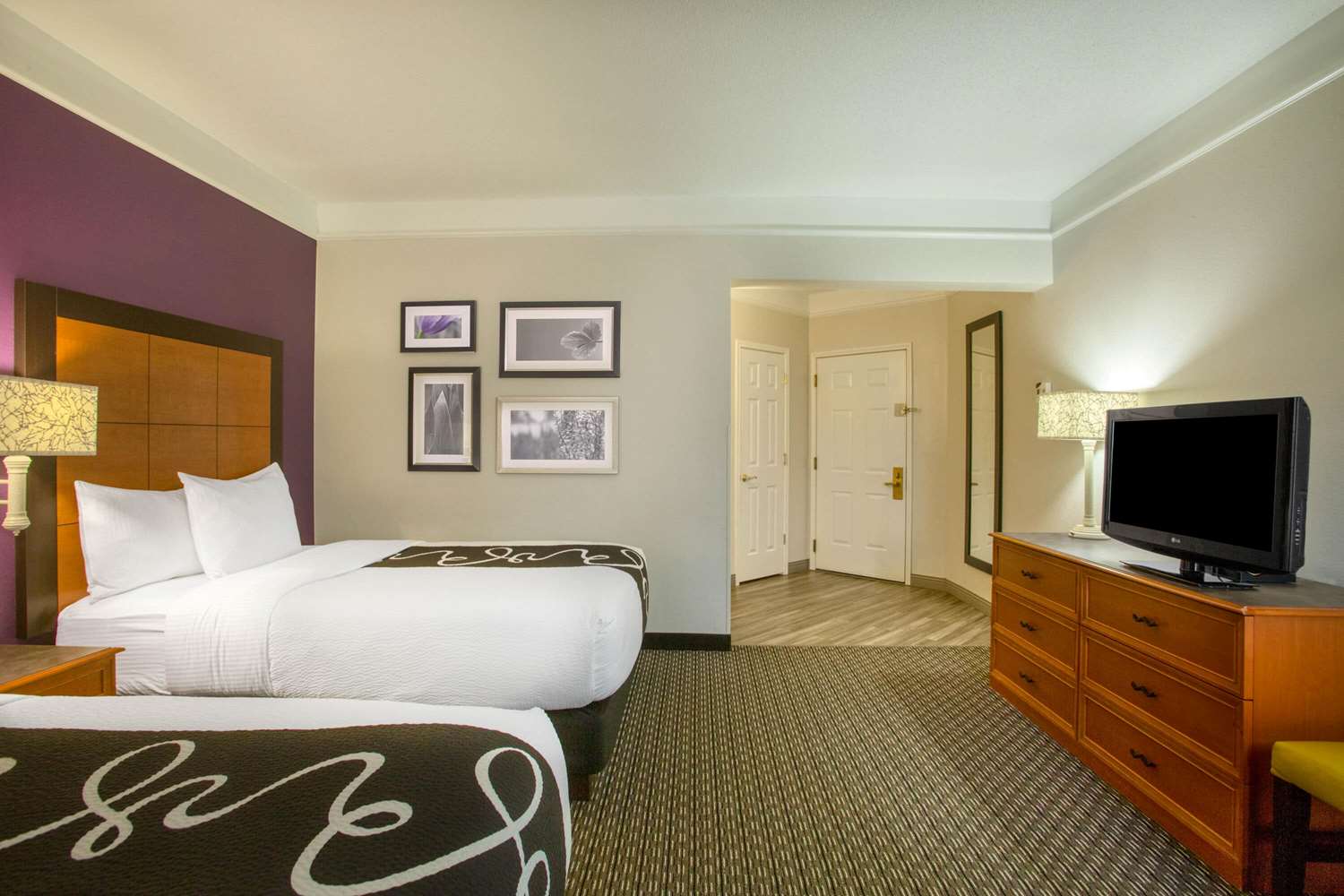 La Quinta Inn Suites St Louis Westport 20/49