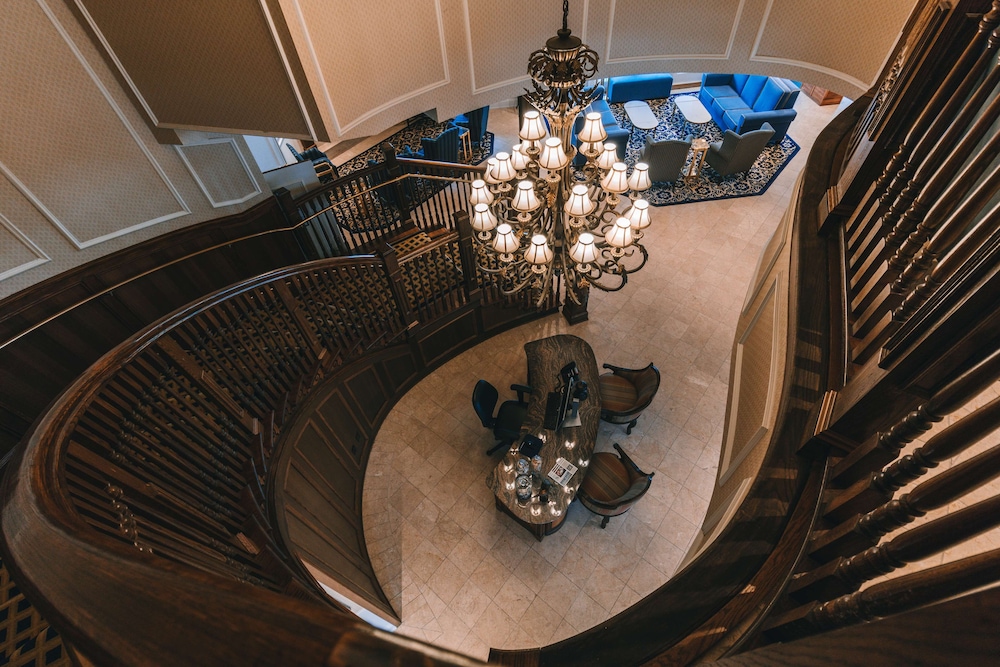 Madison Beach Hotel, Curio Collection by Hilton 70/88