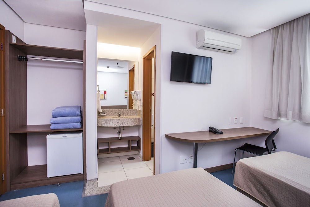 Total Hotel 32/51