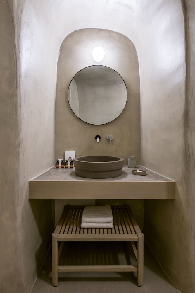 Enigma Apartment 44/50