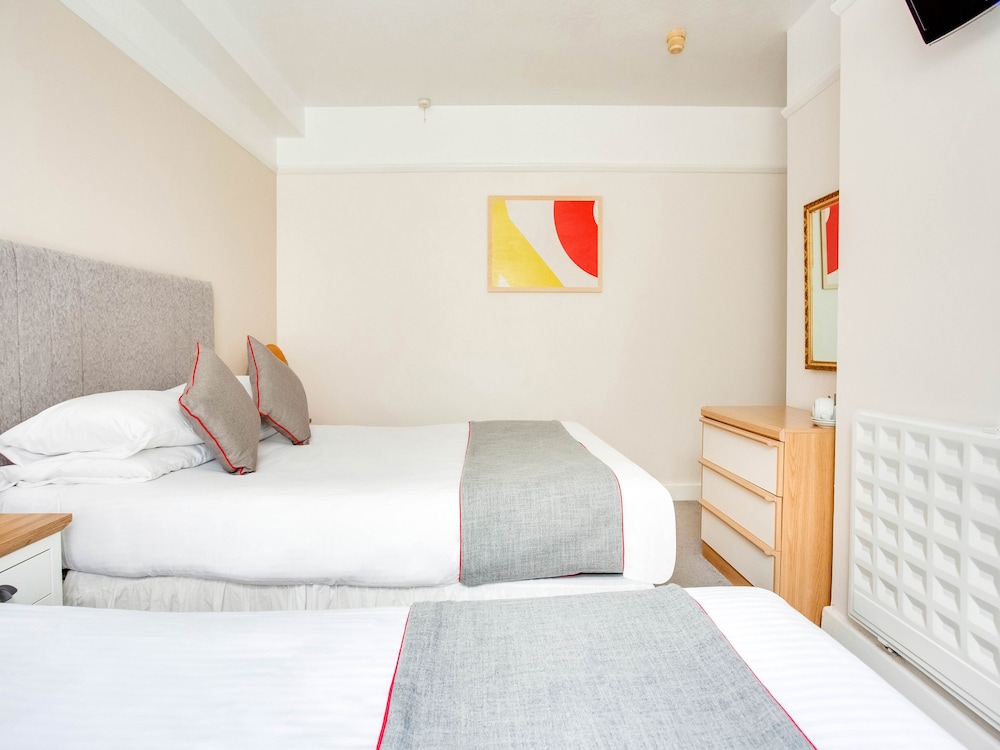 Oyo Godolphin Arms Hotel 35/67