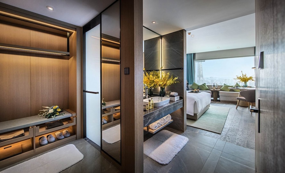 Elegant Hotel (Zhujiang New Town Canton Tower) 48/48
