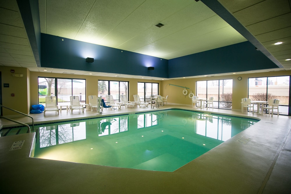 Spark by Hilton Green Bay 25/42
