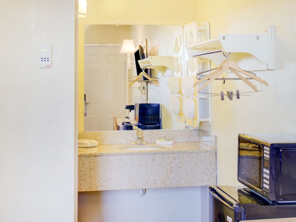 Travelodge by Wyndham Miles City 8/60