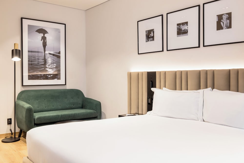 DELUXE, STUDIO, SUITE, KING BED, BALCONY