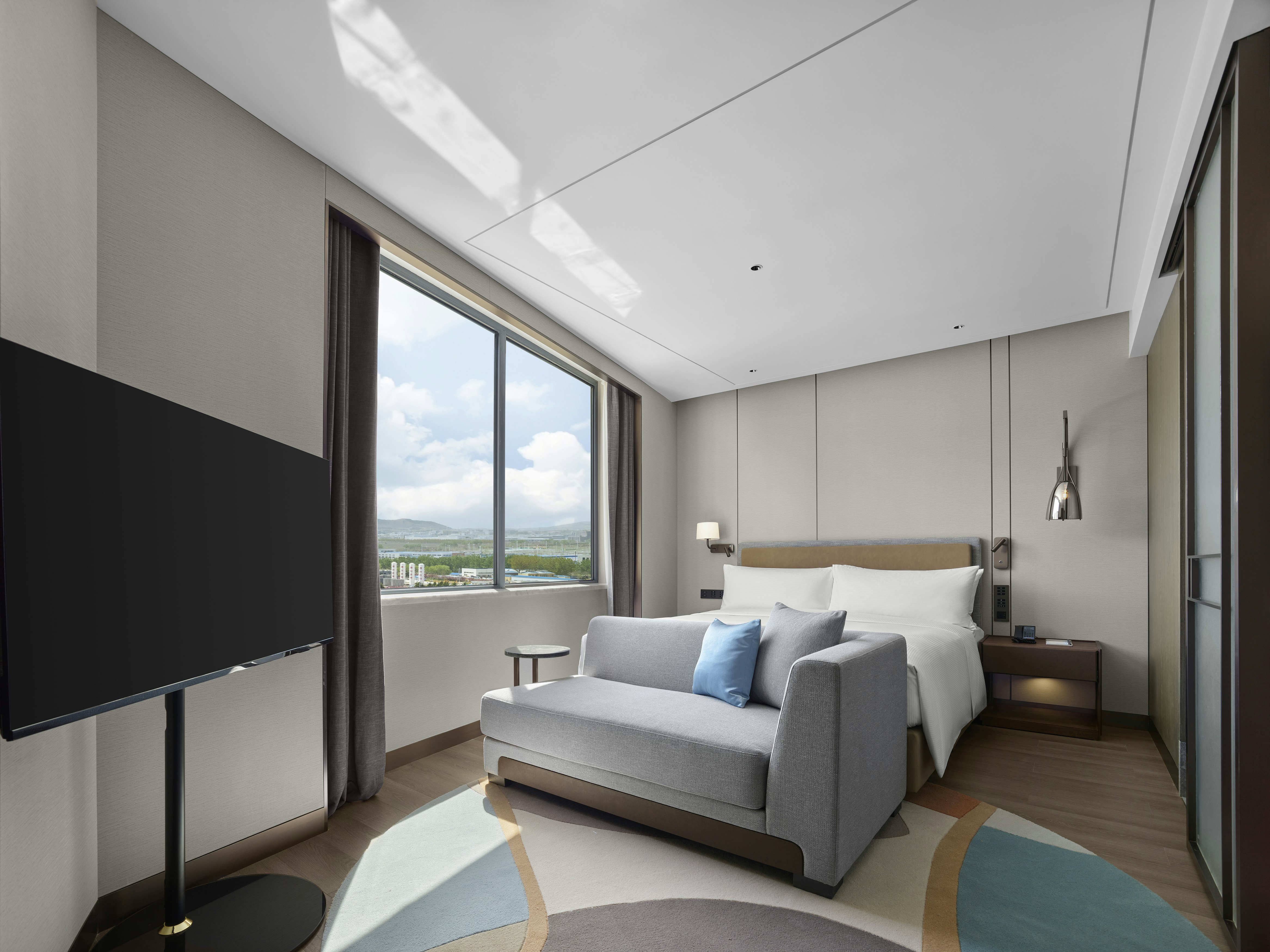 GUEST ROOM, KING BED