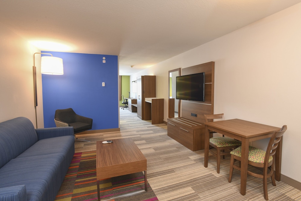 Holiday Inn Express Hotel Suites Richwood Cincinnati South 32/50