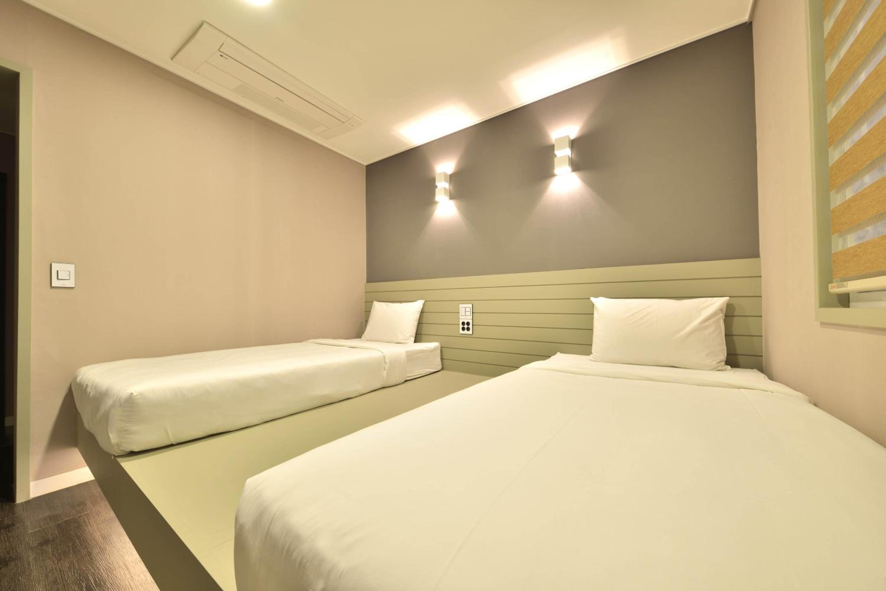 Room, Twin Beds