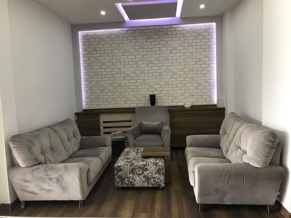Hande Hotel 37/60