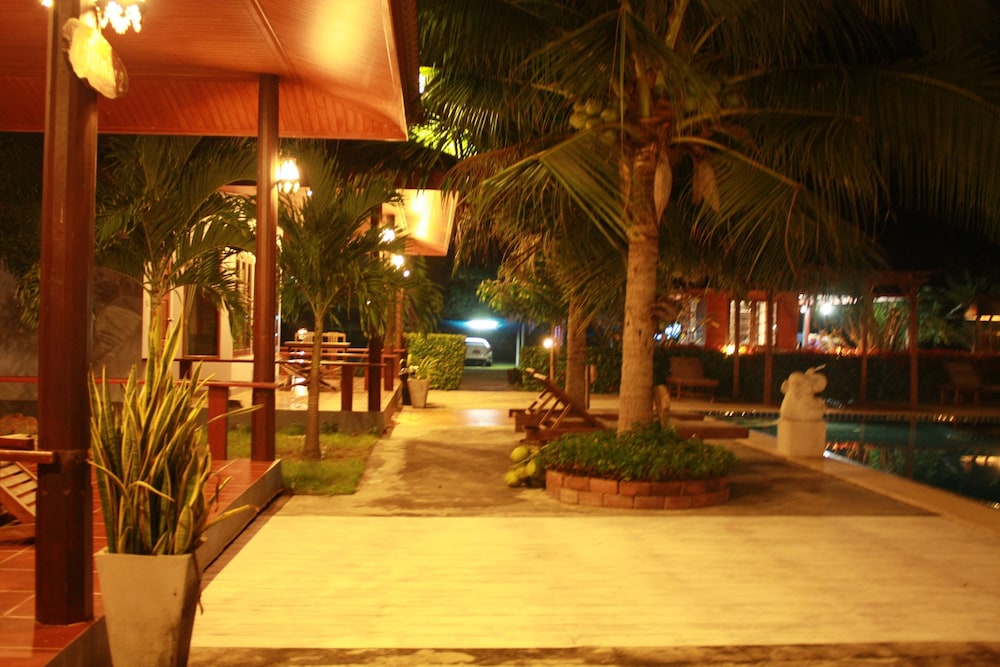 Waterside Resort 62/70
