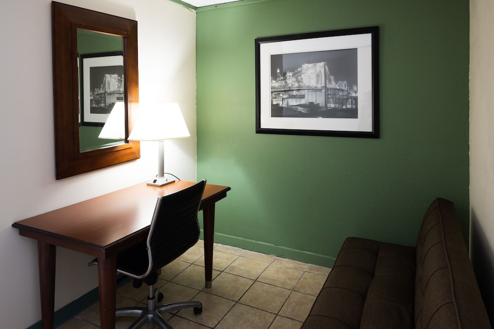Select Inn Murfreesboro 56/60