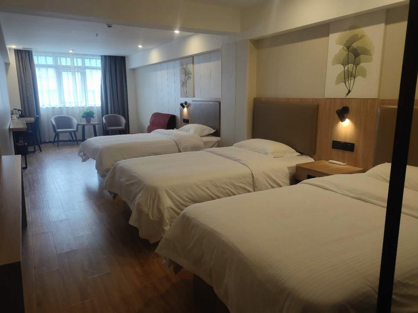 ROOM, TRIPLE