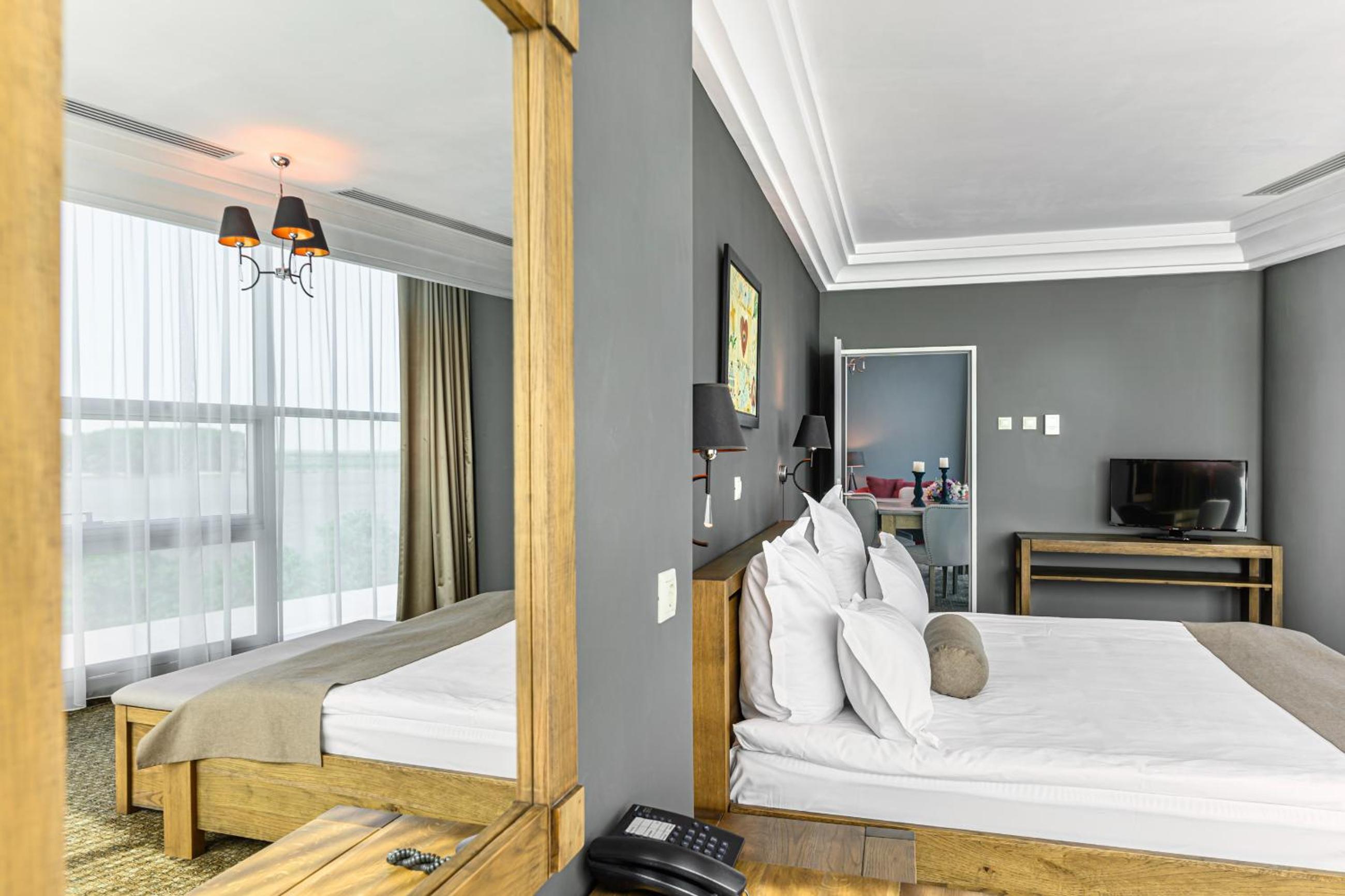 جناح رئاسي بانورامي بإطلالة على النهر، Vega Hotel 9/10