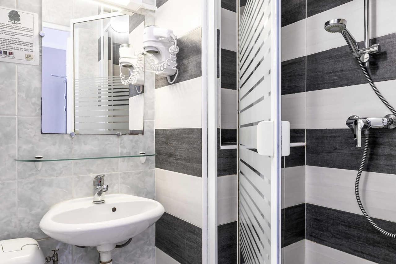 غرفة كلاسيكية ثلاثية، Comfort Hotel Alba Rouen 3/4