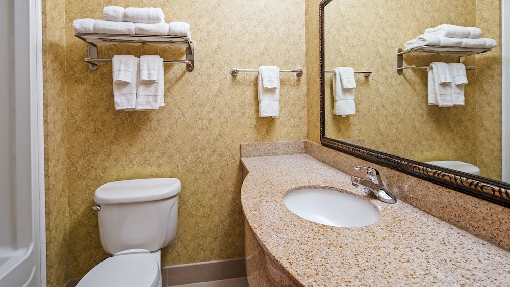 Best Western Plus Bradbury Inn & Suites 15/39