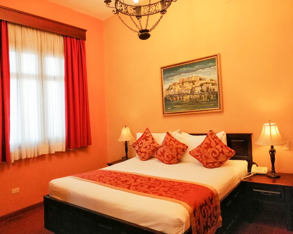 DELUXE, JETTED TUB, TERRACE