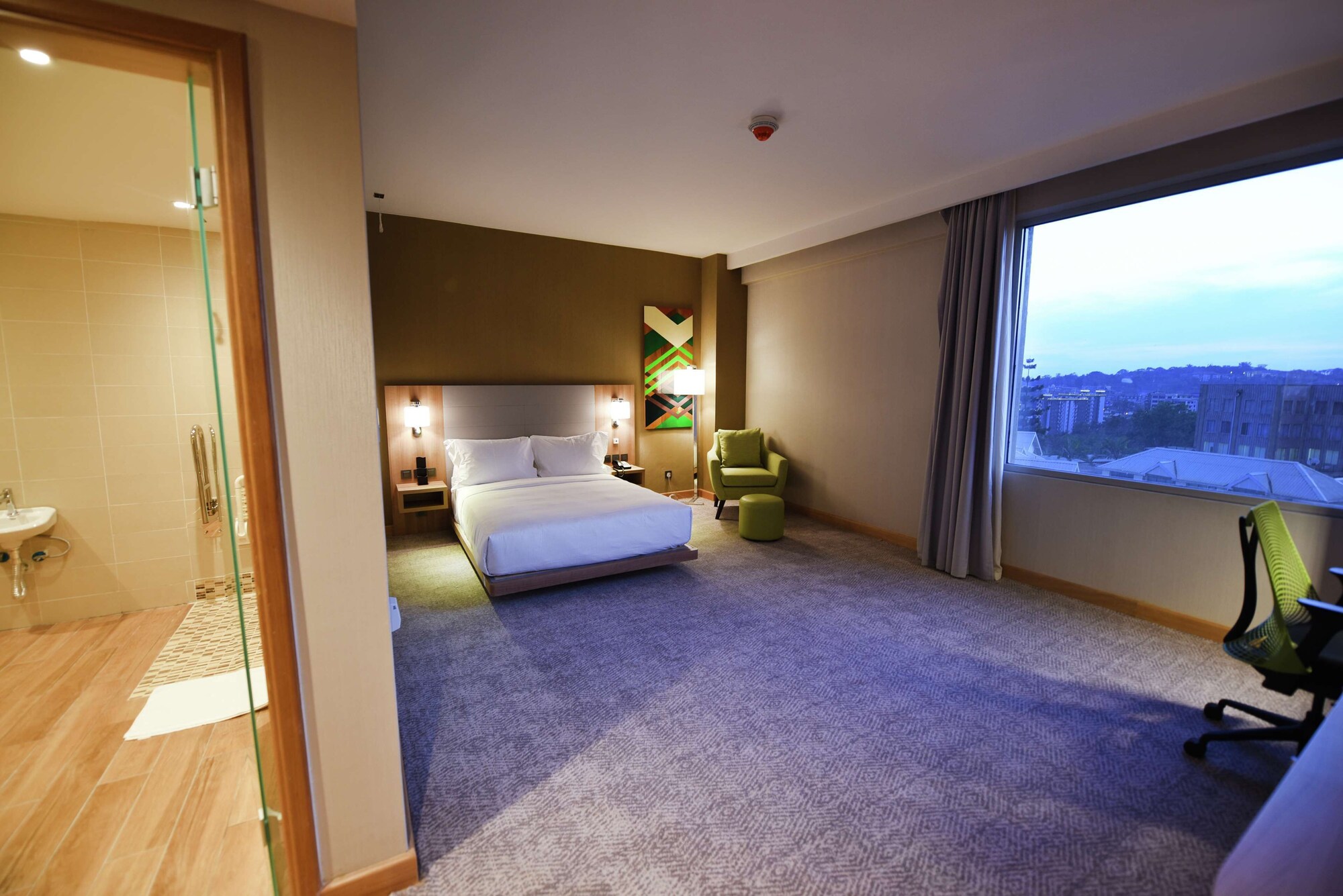ROOM, QUEEN BED, ACCESSIBLE