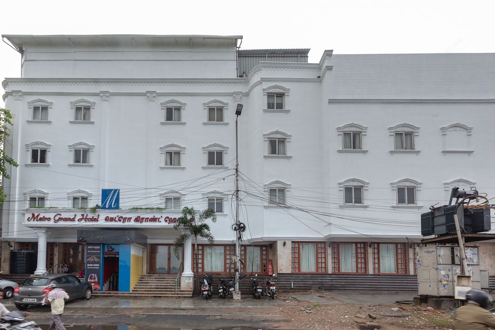 Metro Grand Hotel 2/42
