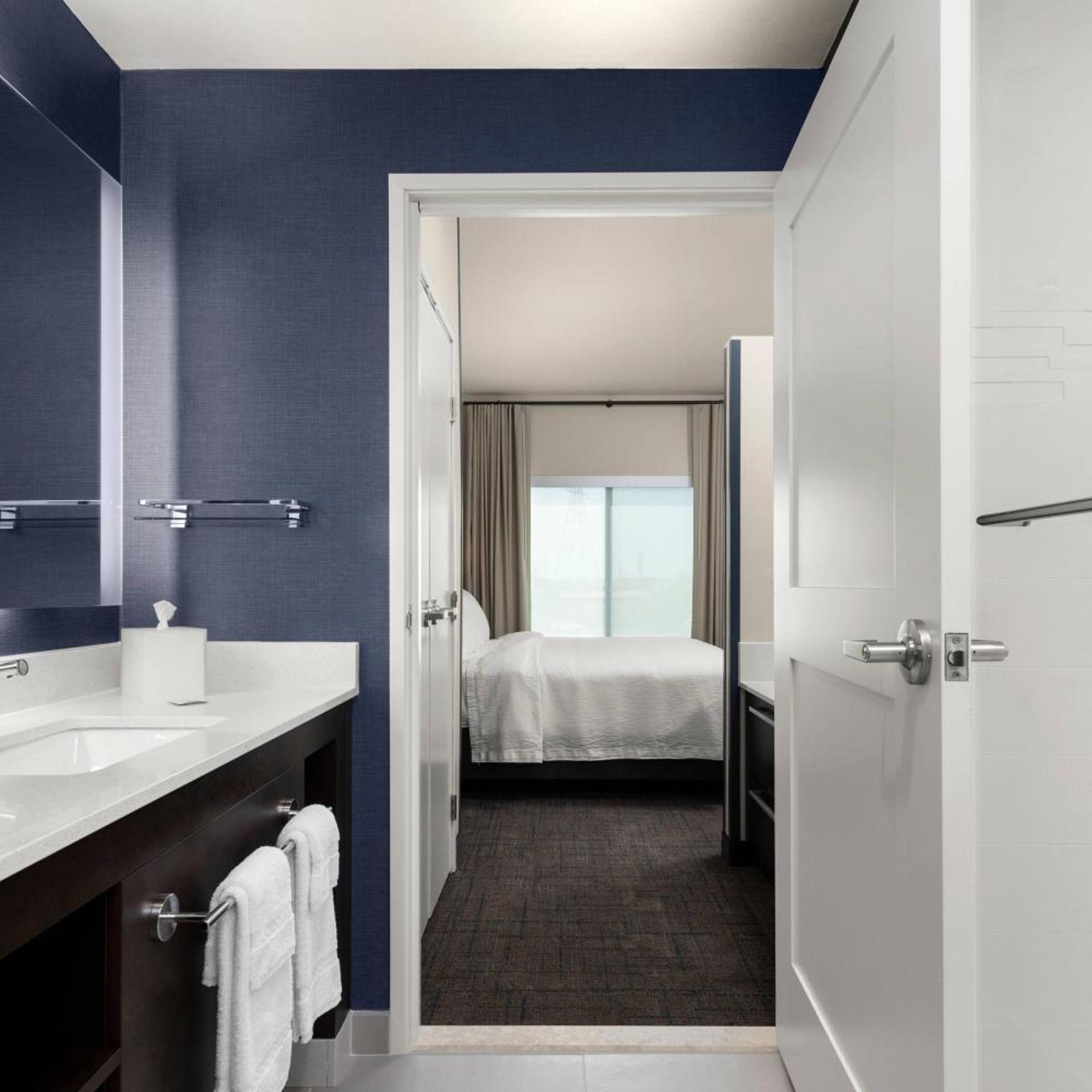 جناح بسرير كينج بغرفة نوم واحدة مع أريكة لذوي الإعاقة، Residence Inn by Marriott East Peoria 5/5