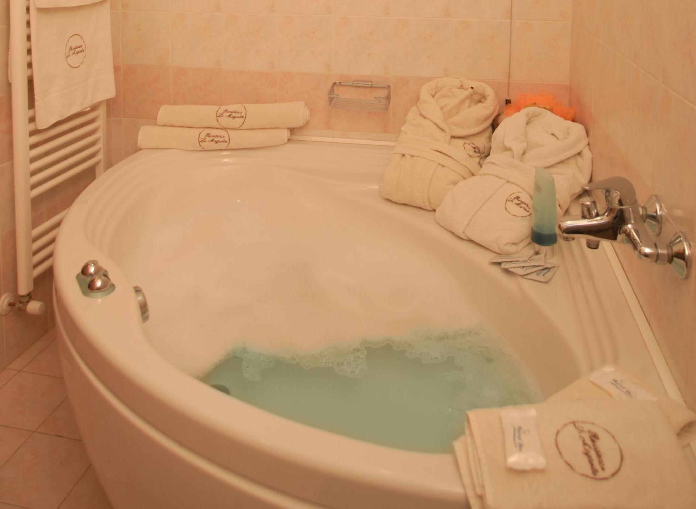 Air Hotel 23/50