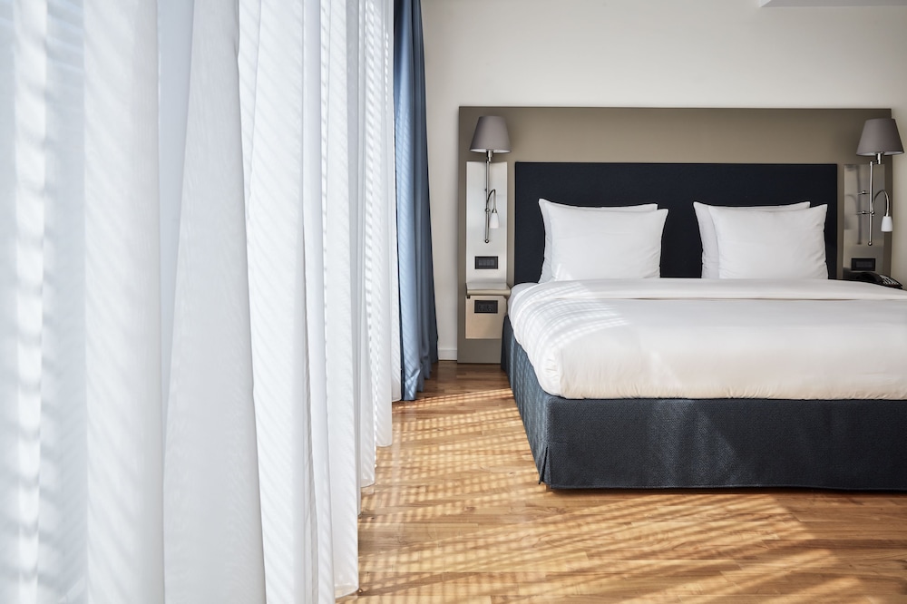 The Mandala Hotel Berlin 24/77