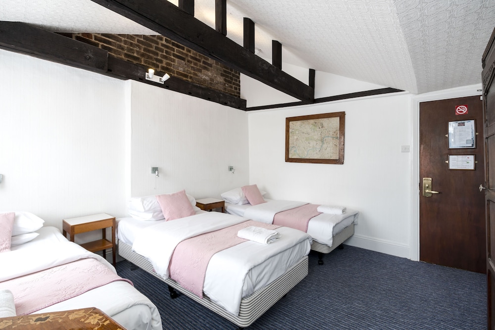 St Athans Hotel 30/73